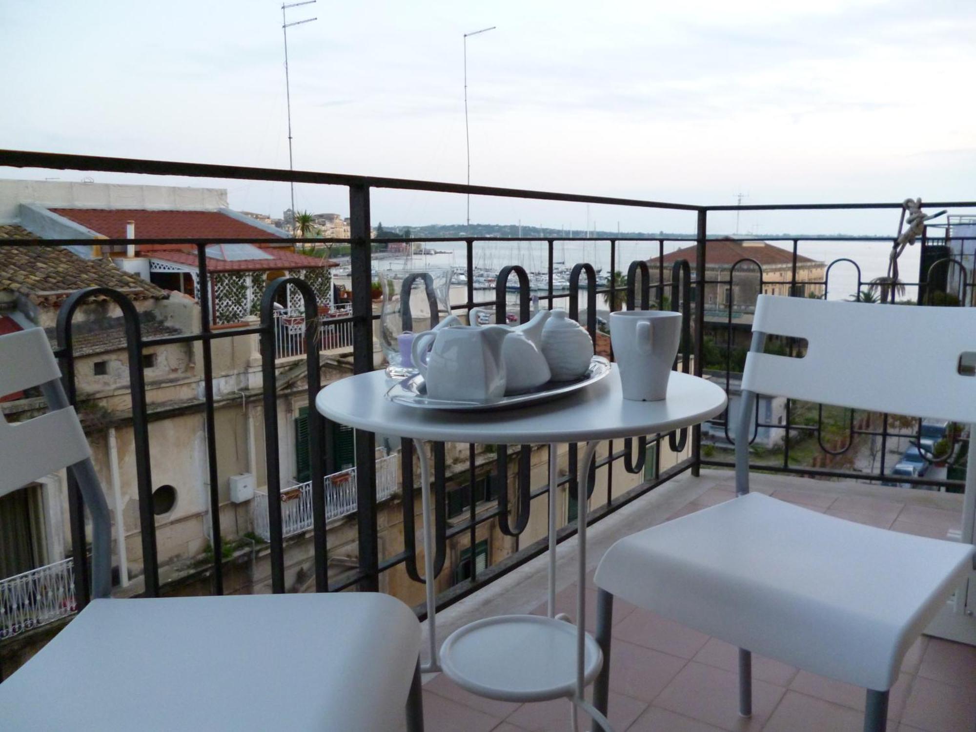 B&B Le Grand Bleu Siracusa - One Hundred Steps From Ortigia -Sea View - Syracuse Exterior photo
